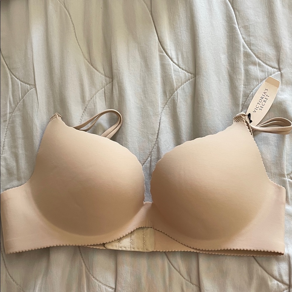Victoria's Secret Secret Embrace Nude Bra 34B NWT
